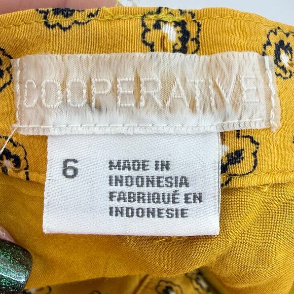 Cooperative Yellow Floral Button Front Skirt w/ Pockets Size 6 - Picture 3 of 4